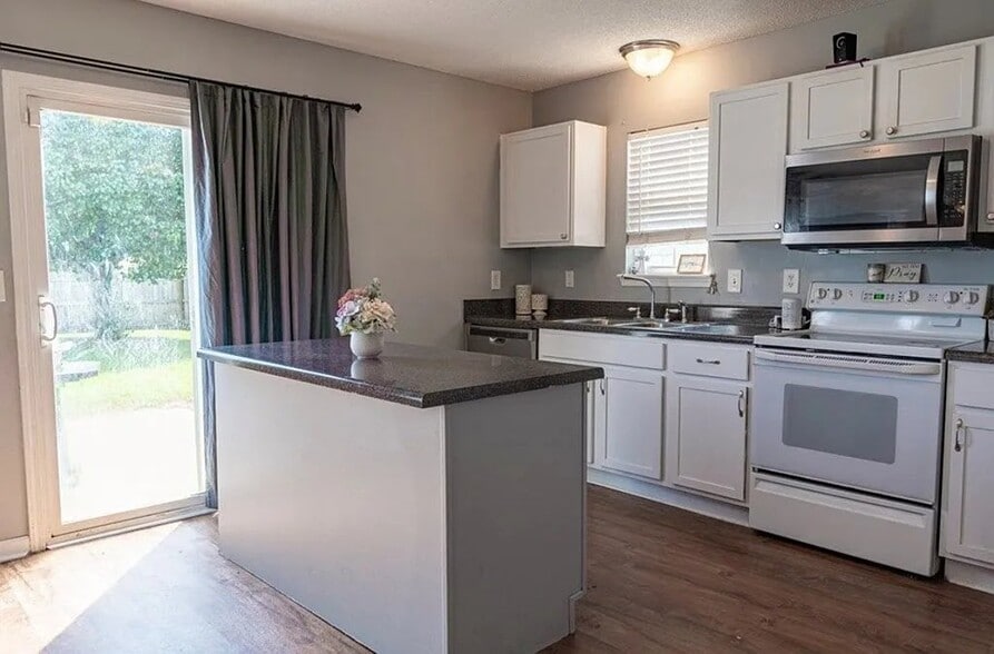 Building Photo - 1757 Mossberg Dr