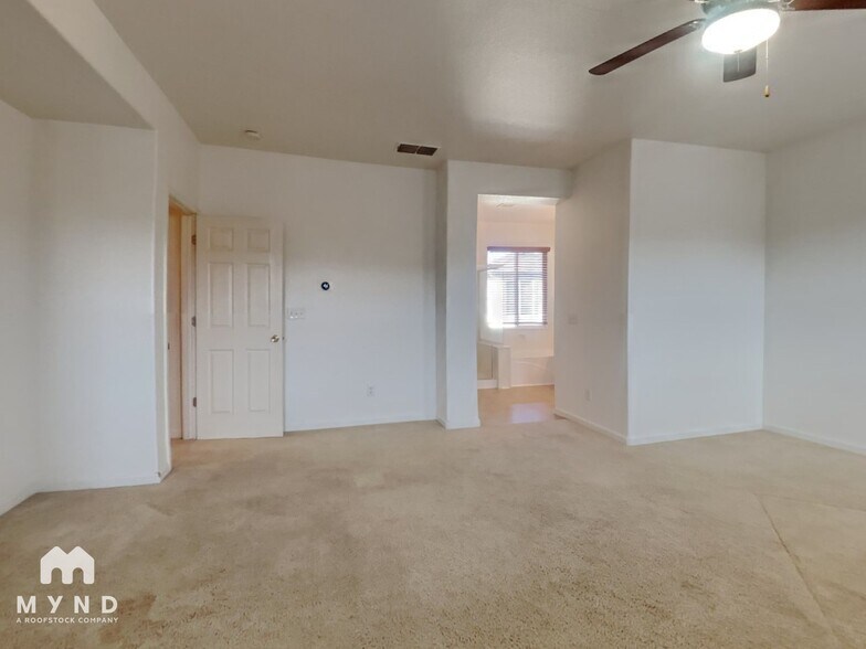 Building Photo - 10 Shadmoor Pl