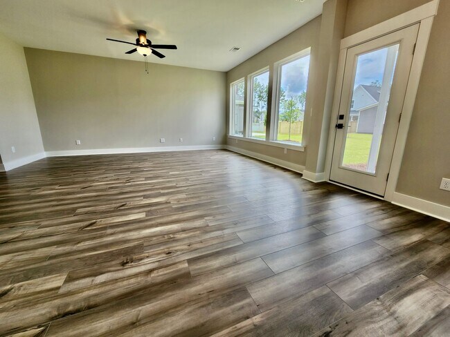 Building Photo - LIKE NEW Executive Home In Coveted Midtown...