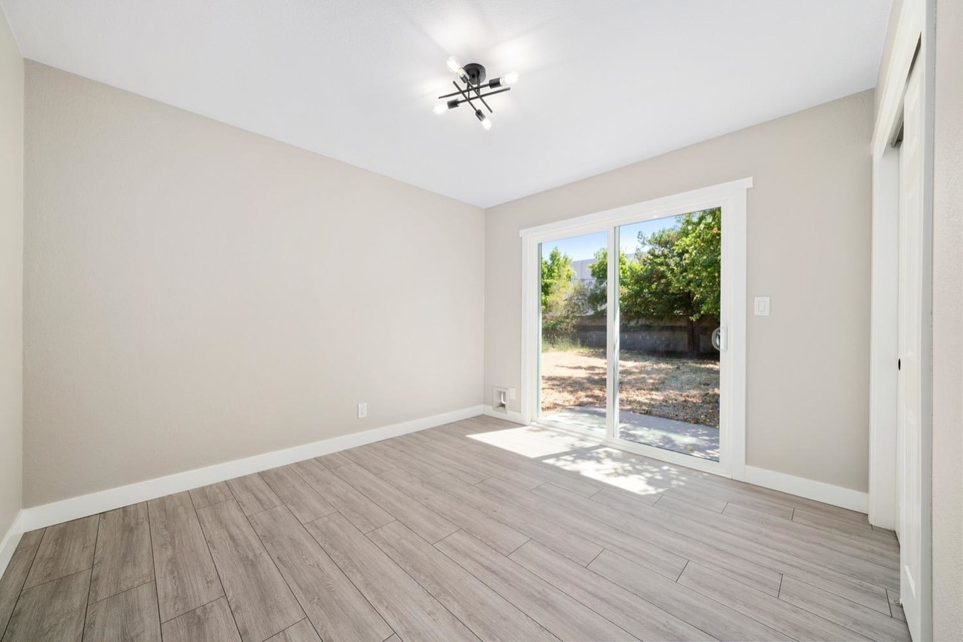 Building Photo - 3944 Apple Blossom Way