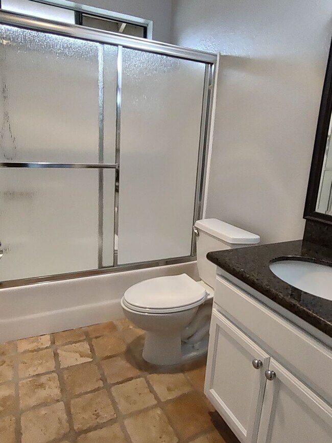 Building Photo - Beautiful 2 Bedroom Condo in Del Mar Villas