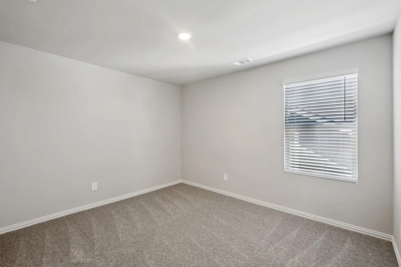 Building Photo - 3914 Walmer Wy