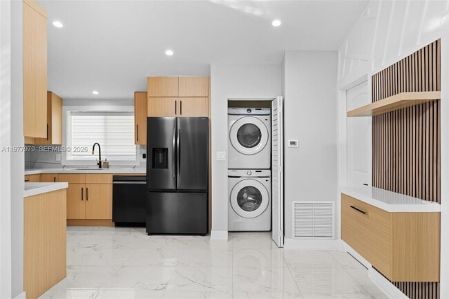 Building Photo - 1519 Biarritz Dr