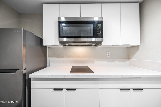 Building Photo - 3025 N 32nd St