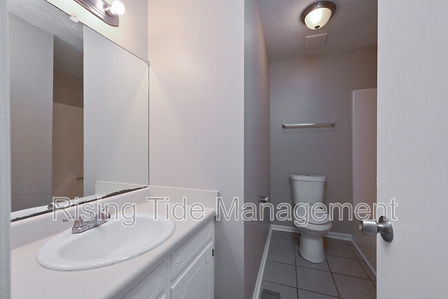 Building Photo - 436 10th Ct