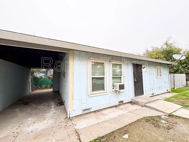 Building Photo - 641 M St