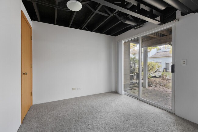Building Photo - 215 Half Moon Cir