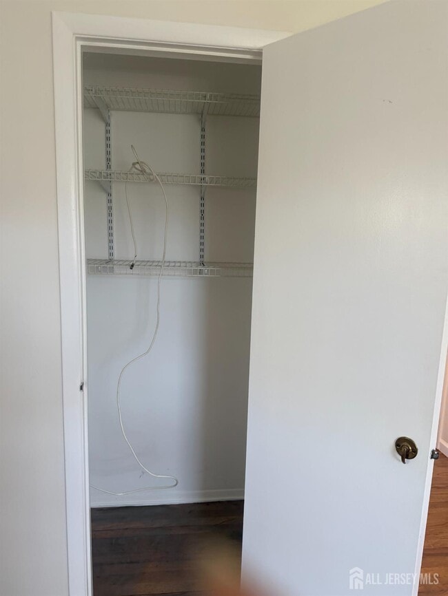 Building Photo - 13 Oakwood Dr