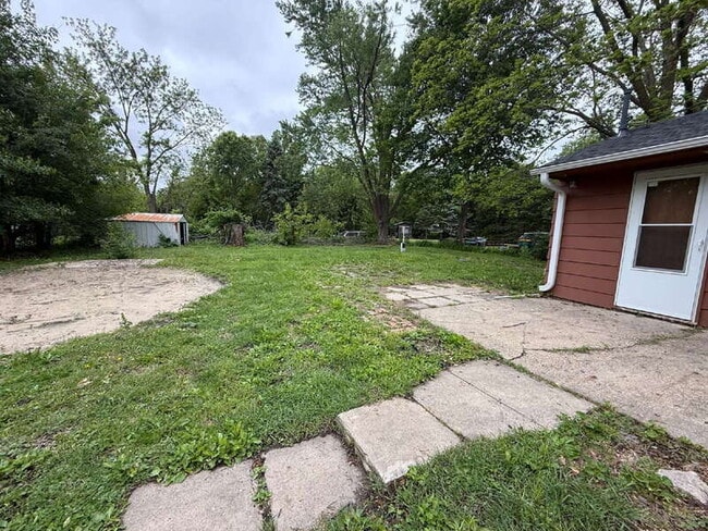Building Photo - 2865 NE Norwood Ln