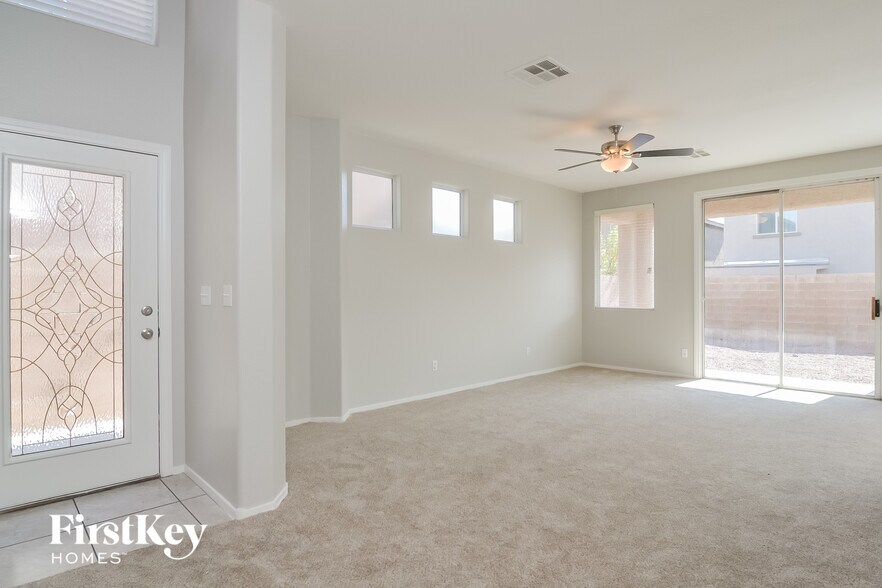 Building Photo - 4946 Copperlyn St