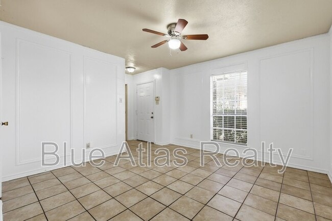 Building Photo - 704 Skyline Dr