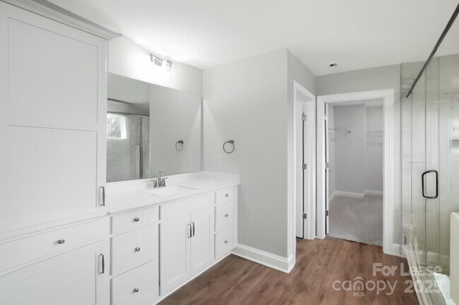 Building Photo - 5409 Verona Rd