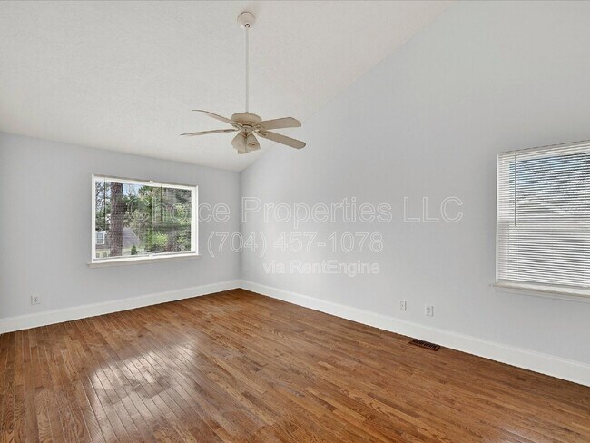 Building Photo - 8413 Red Setter Ln
