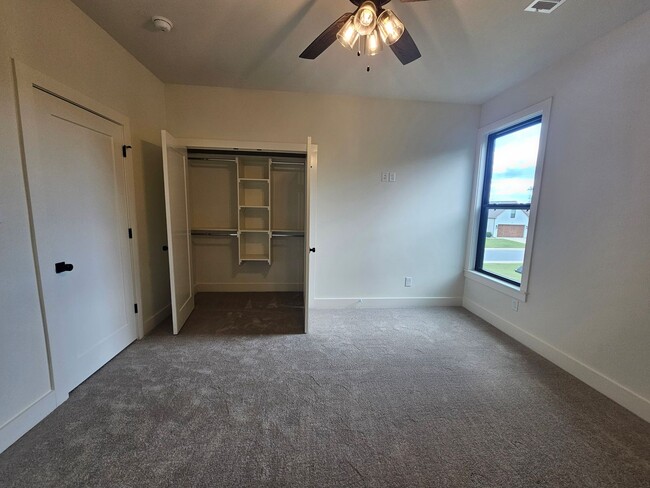 Building Photo - 7233 Havenwood Dr