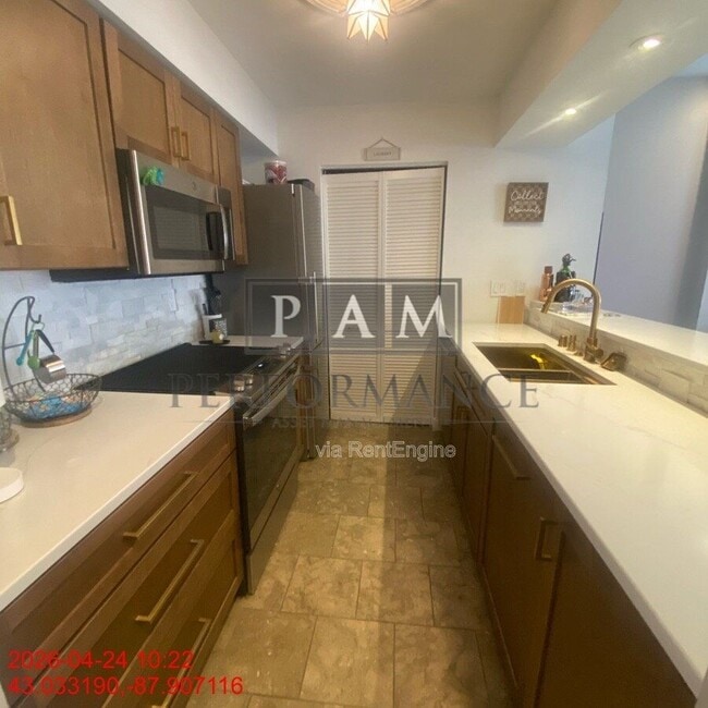 Building Photo - 234 N Broadway