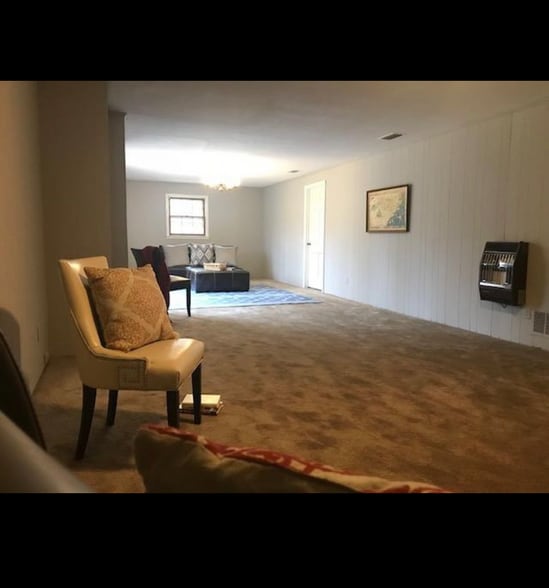 Building Photo - 420 Deerwood Dr
