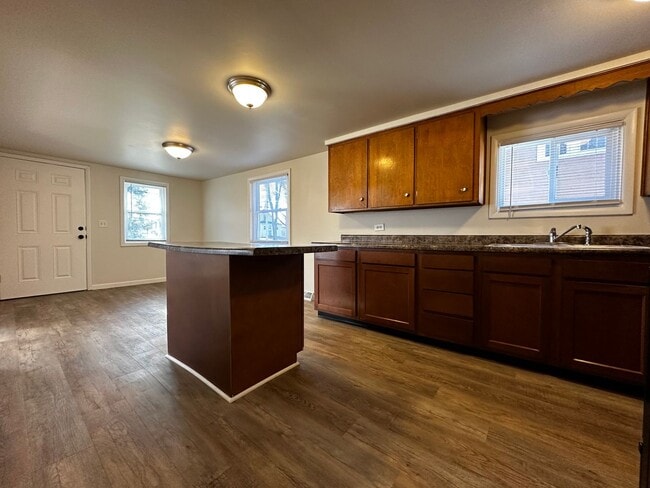 Building Photo - Recently Renovated 3 Bedroom 1 Bath Single...