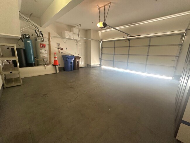 Building Photo - Gorgeous 3 Bed, 2 Bath in Gated Community in Brentwood