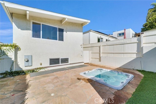 Building Photo - 820 Acapulco St