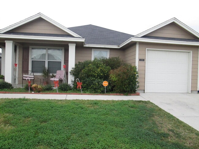 Building Photo - 2309 Blue Star Dr