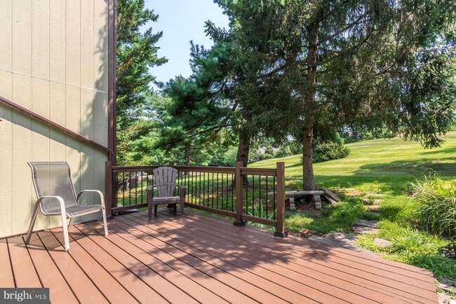 Building Photo - 7 Belaire Way