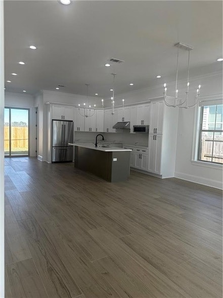 Building Photo - 2300 Pirate Dr