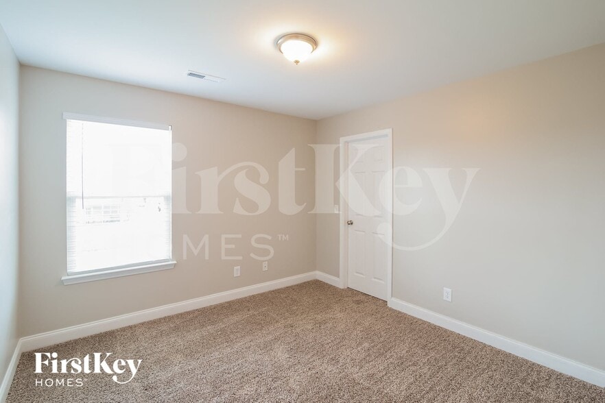 Building Photo - 131 Woodbrook Way