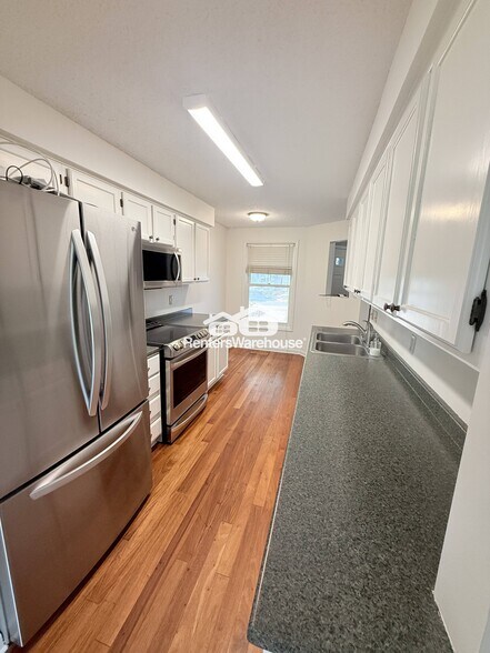 Building Photo - 7311 Amber Ln