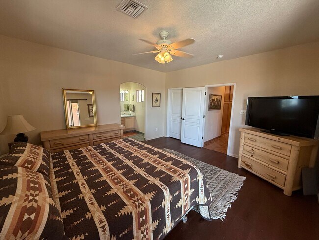 Building Photo - Gorgeous Furnished Pool/Spa Home with spectacular views