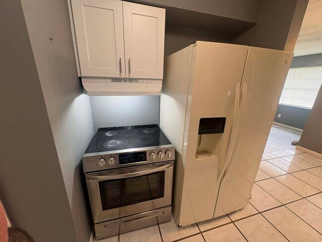 Building Photo - 4 bedroom Single-Family Home Available for Move-In NOW