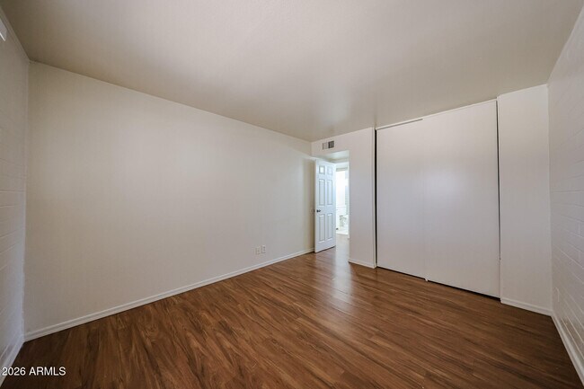 Building Photo - 2226 W Heatherbrae Dr