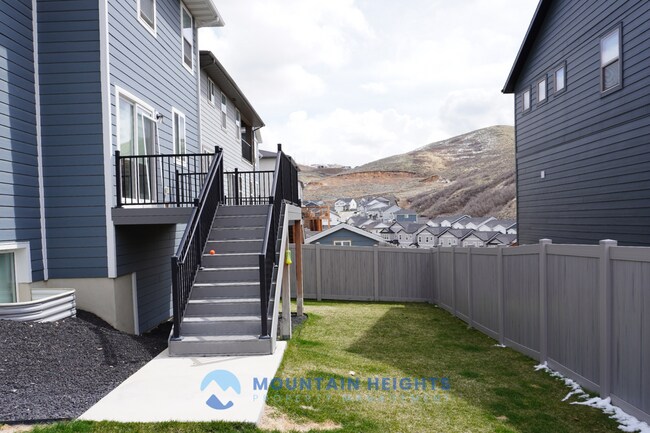 Building Photo - 2191 W Northridge Dr