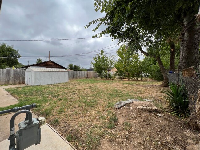 Building Photo - Charming & Fully Remodeled 2-Bedroom Home ...