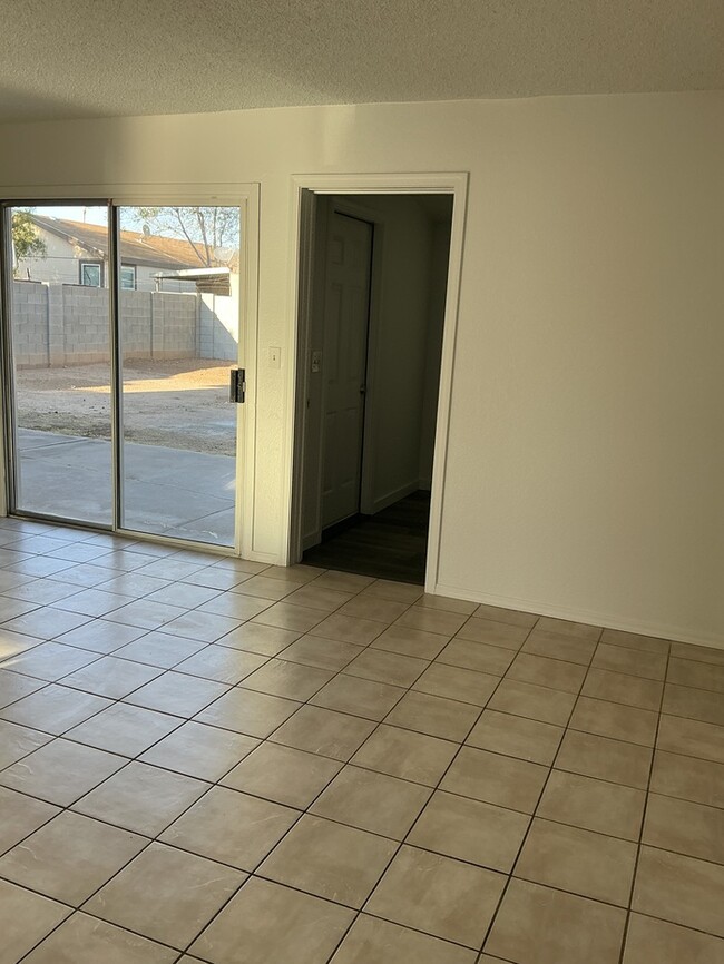 Building Photo - 513 N 69th Ave