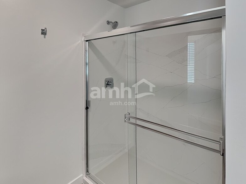 Building Photo - 9731 W Parkway Dr