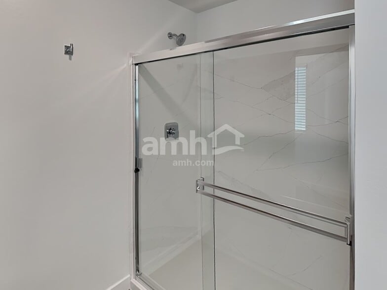 Building Photo - 9830 W Parkway Dr