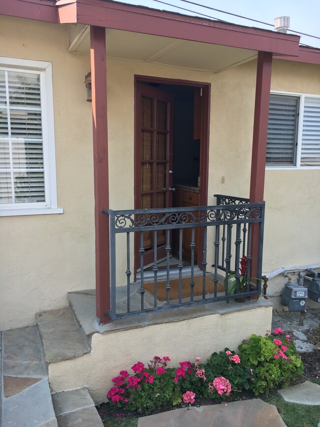 Side door to yard - 974 W 20th St