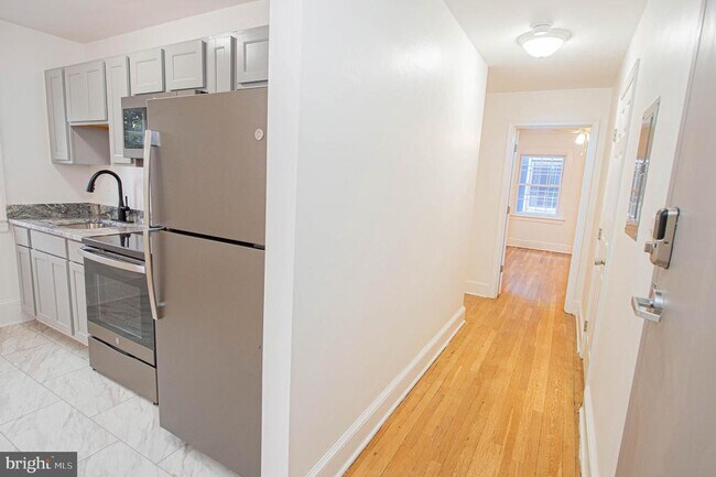 Building Photo - 308 N Division St