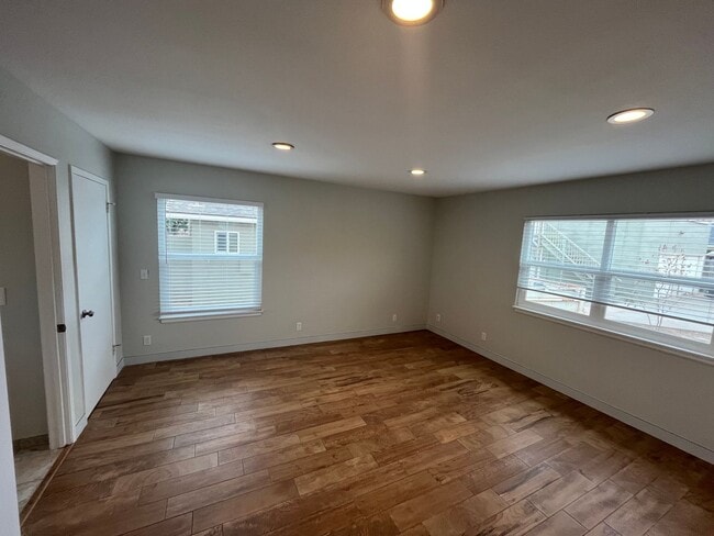Building Photo - 323 Tognazzini Ave