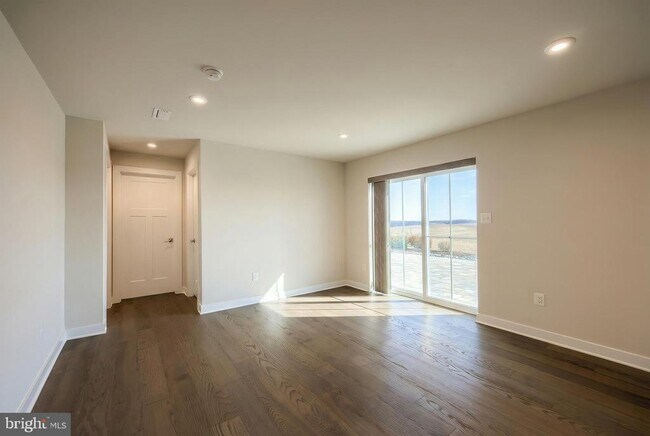 Building Photo - 12 Ervin Dr