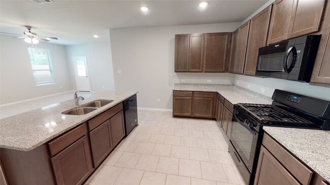 Building Photo - 707 Thicket Bluff Dr