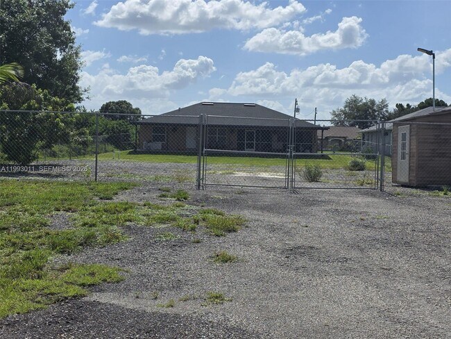 Building Photo - 1816 Tomaso Ave