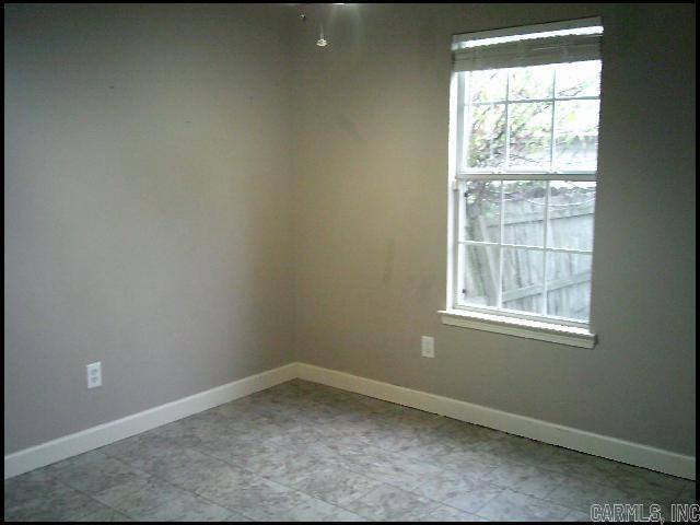 Building Photo - 713 Elkhart Loop