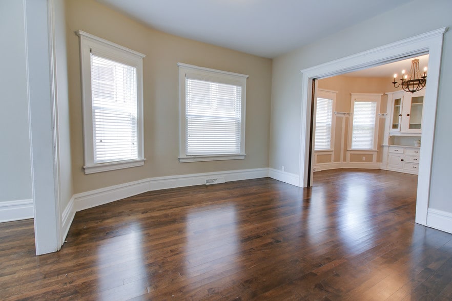 Living Room - 1937 N Bartlett Ave