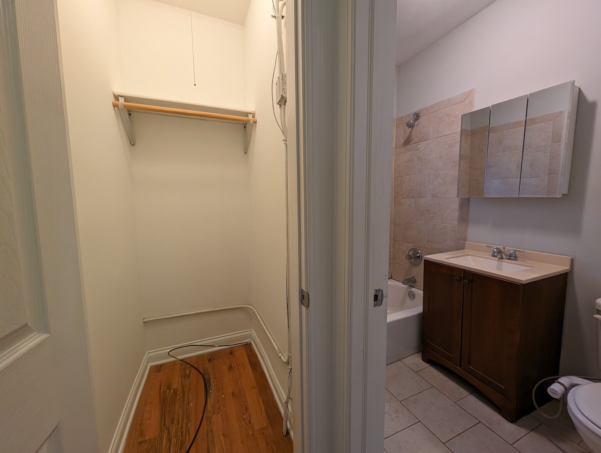 Building Photo - 4409 N Wolcott Ave