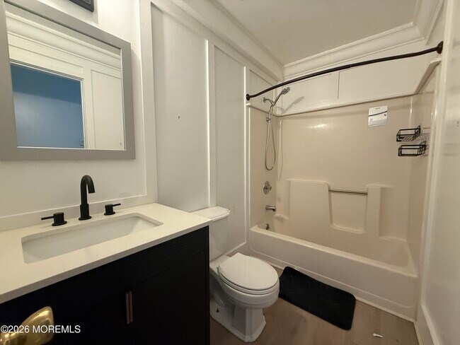 Building Photo - 605 Farrelly Ave