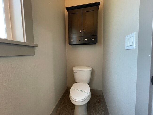 Building Photo - Incredible 2 Bed 1.5 Bath + Den  in N Portland near Peninsula Park! A/C and More!