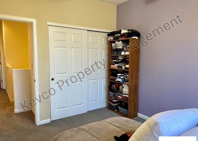 Building Photo - Live, Work, Relax - Comfortable Townhouse with AC