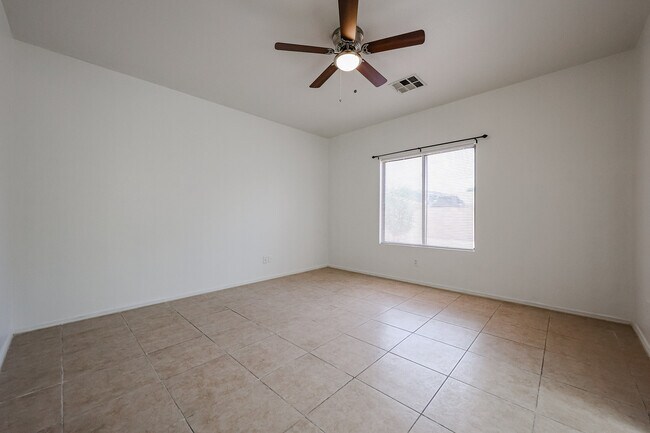 Building Photo - 619 N 70th Ave