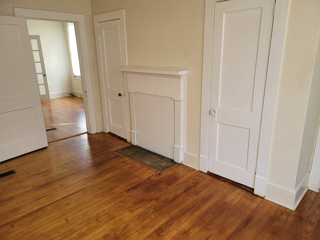 Building Photo - 446 W Railroad Ave